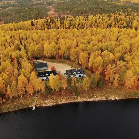 Gold Digger's Timber Apartment Inari